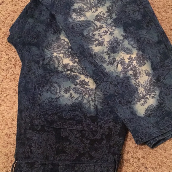 Capris - Picture 2 of 3